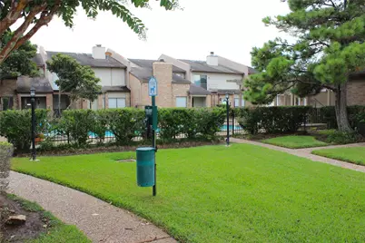 13319 Parkway Boulevard, Sugar Land, TX 77478 - Photo 3