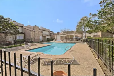 13319 Parkway Boulevard, Sugar Land, TX 77478 - Photo 5