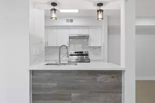 9350 Country Creek Dr, Houston, TX 77036 - Photo 7