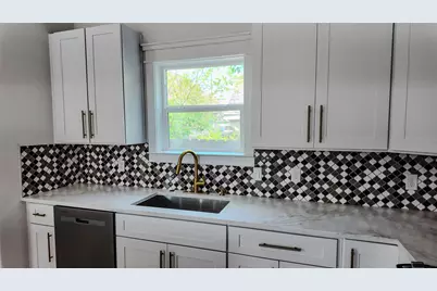 819 North Loop, Houston, TX 77022 - Photo 9