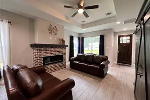 715 Seydler St, East Bernard, TX 77435 - Photo 7