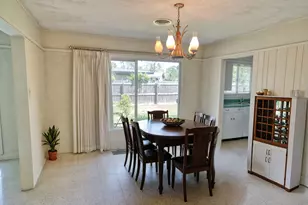 10 Palm Pl, Angleton, TX 77515 - Photo 9