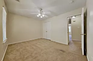 2883 Diamond Bay Dr, Dickinson, TX 77539 - Photo 9