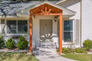 56 Greentree Ln, Conroe, TX 77304 - Photo 3