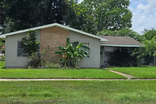 2029 Pech Rd, Houston, TX 77055 - Photo 1