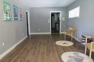 402 S 72nd St, Houston, TX 77011 - Photo 3