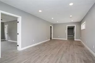 402 S 72nd St, Houston, TX 77011 - Photo 5