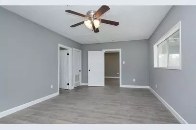 402 S 72nd Street, Houston, TX 77011 - Photo 7