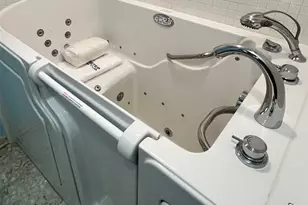 205 Hillcrest Dr, Alvin, TX 77511 - Photo 33