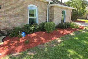 205 Hillcrest Dr, Alvin, TX 77511 - Photo 3