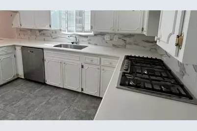 205 Hillcrest Drive, Alvin, TX 77511 - Photo 5