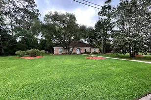 205 Hillcrest Dr, Alvin, TX 77511 - Photo 1