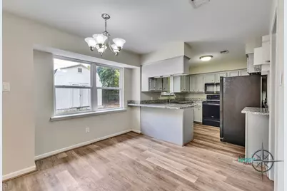 707 Hildred Avenue, Conroe, TX 77303 - Photo 11