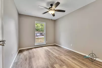 707 Hildred Avenue, Conroe, TX 77303 - Photo 23