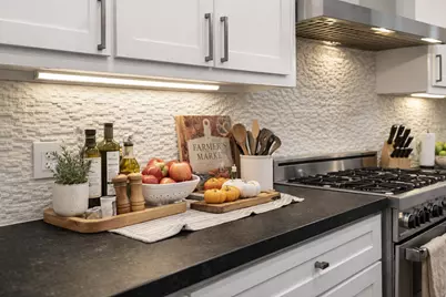 821 E 25th Street E, Houston, TX 77009 - Photo 11