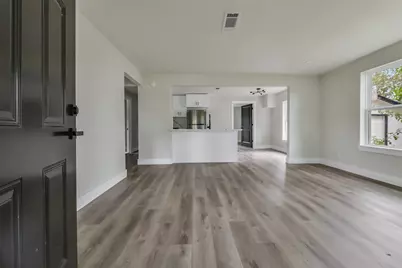 2505 29th Avenue N, Texas City, TX 77590 - Photo 9