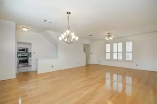 1016 Rochow St, Houston, TX 77019 - Photo 9