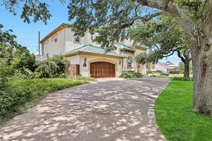 1301 Harbor View Dr, Galveston, TX 77550 - Photo 3