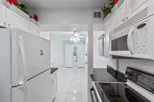 2601 Bellefontaine St, Houston, TX 77025 - Photo 13