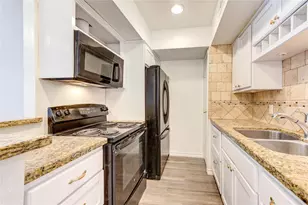 10202 Forum Park Dr, Houston, TX 77036 - Photo 11