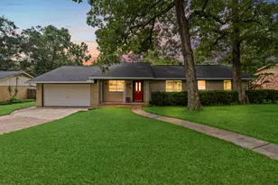 209 Summit Dr, Conroe, TX 77303 - Photo 1