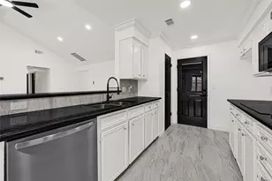 4102 Townes Forest Rd, Friendswood, TX 77546 - Photo 13