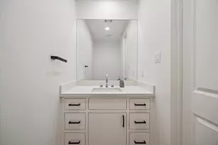 823 Aurora St, Houston, TX 77009 - Photo 7