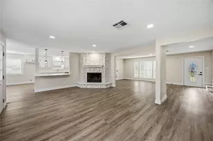 5702 Old Lodge Dr, Houston, TX 77066 - Photo 9