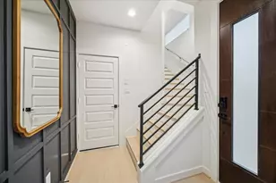 811 Thornton Rd, Houston, TX 77018 - Photo 3