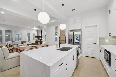 811 Thornton Road #E, Houston, TX 77018 - Photo 9