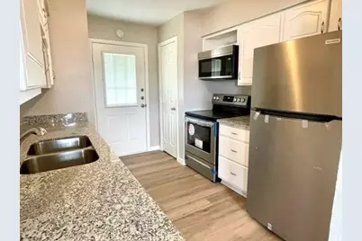 1914 Larrabee Street #3, Seabrook, TX 77586 - Photo 5