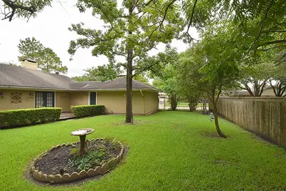5103 Briarbend Drive, Houston, TX 77035 - Photo 25