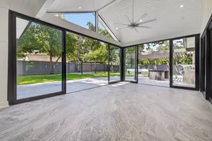 11823 Memorial Dr, Houston, TX 77024 - Photo 13