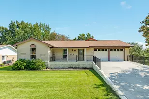 616 Bel Rd, Kemah, TX 77565 - Photo 1