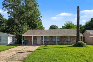 5427 Willow Glen Dr, Houston, TX 77033 - Photo 1