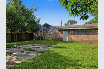 5427 Willow Glen Drive, Houston, TX 77033 - Photo 19