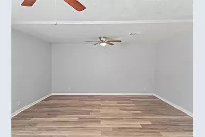5427 Willow Glen Drive, Houston, TX 77033 - Photo 3
