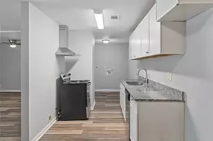 5427 Willow Glen Dr, Houston, TX 77033 - Photo 7