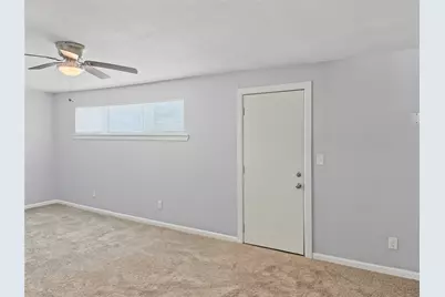 5427 Willow Glen Drive, Houston, TX 77033 - Photo 11