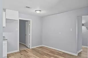 5427 Willow Glen Dr, Houston, TX 77033 - Photo 5