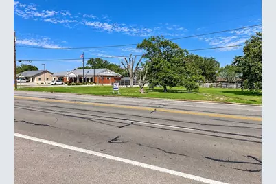 711 S Eagle Street, Weimar, TX 78962 - Photo 1