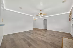 2103 5 Iron Dr, Houston, TX 77089 - Photo 9