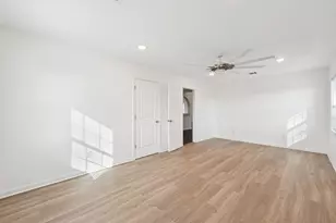 6935 W Holiday St, Hitchcock, TX 77563 - Photo 5