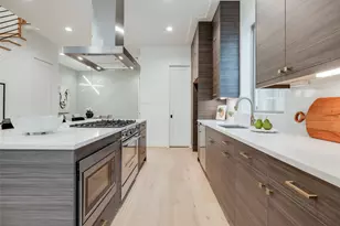 1312 Castle Ct, Houston, TX 77006 - Photo 17