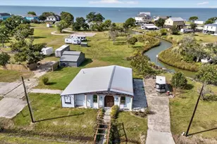 311 Bayside Dr, Anahuac, TX 77514 - Photo 3