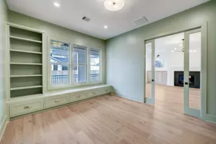 2031 Saxon Dr, Houston, TX 77018 - Photo 9