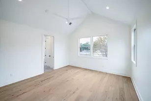 2031 Saxon Dr, Houston, TX 77018 - Photo 13