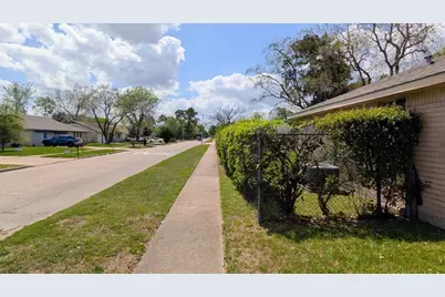 11403 Spring Grove Drive, Houston, TX 77099 - Photo 7