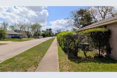 11403 Spring Grove Drive, Houston, TX 77099 - Photo 23