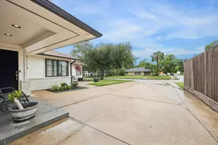 6230 Waltway Dr, Houston, TX 77008 - Photo 3